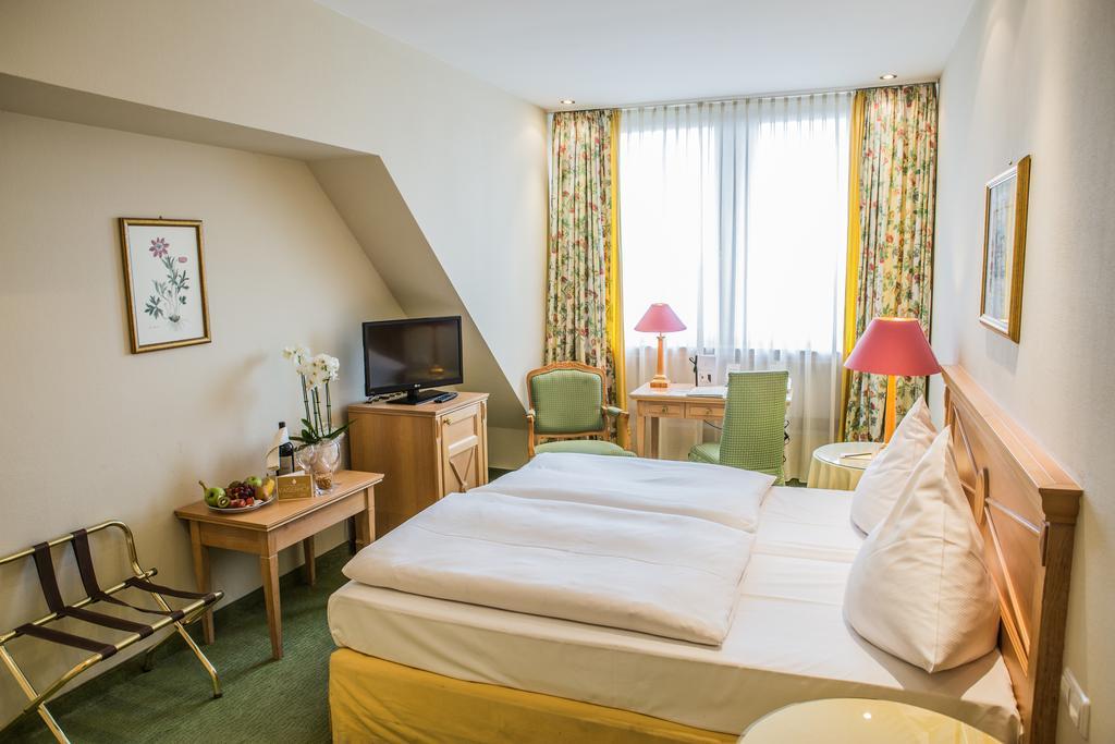 Standard Double Room,702509134:JPEG